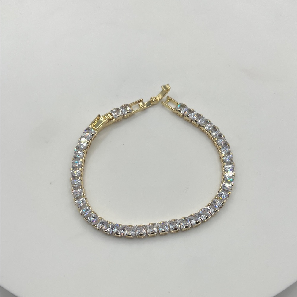 1188. Elegant Crystal & 14k Gold Plated Bracelet. 6.5” with 1” extender.